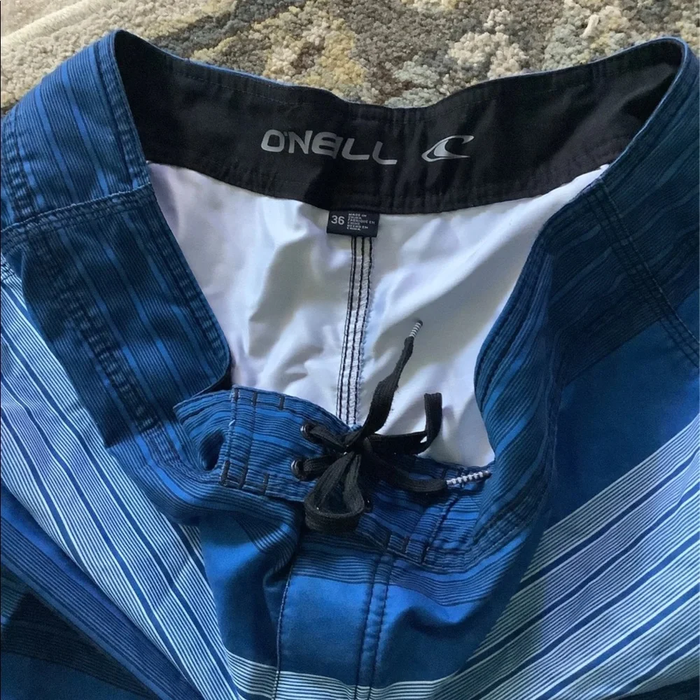 O’Neill board shorts blue black striped 36 waist in great condition. 🏄🏽 - Picture 6 of 13
